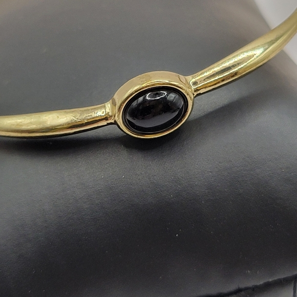 Dainty Goldtone minimalist bangle with black and white faux  cabachons - Picture 5 of 11